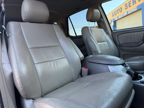 Used 2007 Toyota Sequoia Limited RWD image 17