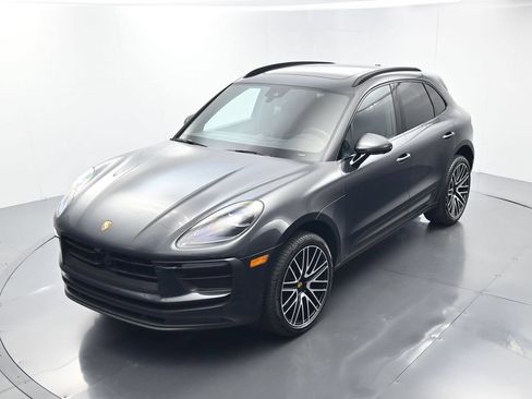 Certified 2026 Porsche Macan AWD/4WD image 33