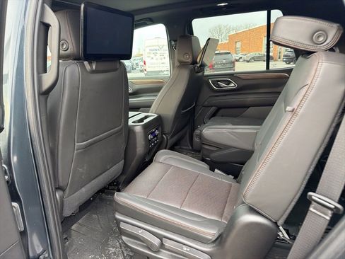 Used 2021 Chevrolet Tahoe High Country w/ Premium Package image 12