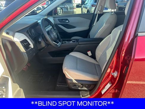 Used 2022 Nissan Rogue SV image 9