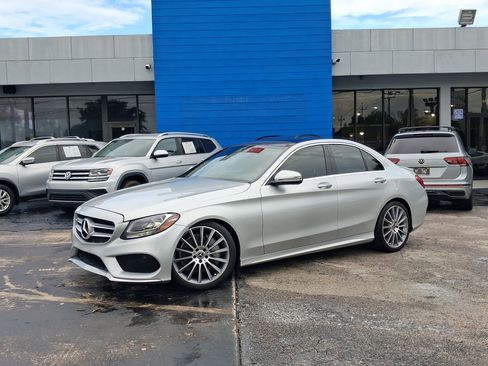 Used 2018 Mercedes-Benz C 300 Sedan image 2