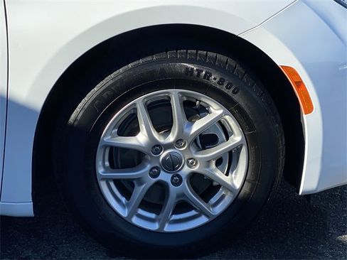 Used 2023 Chrysler Voyager LX image 35