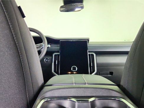 New 2025 GMC Acadia Elevation image 33