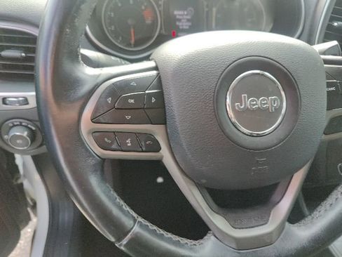 Used 2019 Jeep Cherokee Latitude Plus AWD/4WD image 26