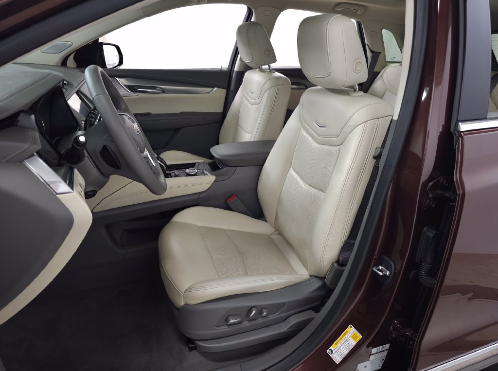 Certified 2023 Cadillac XT5 Premium Luxury AWD/4WD image 17