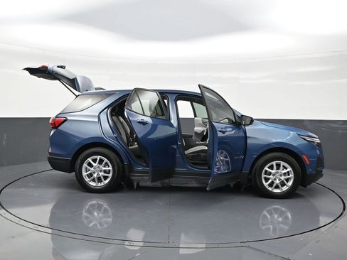 Used 2024 Chevrolet Equinox LS FWD image 30