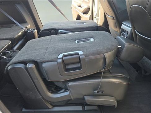 Used 2019 Chevrolet Traverse LT w/ LT Premium Package image 22