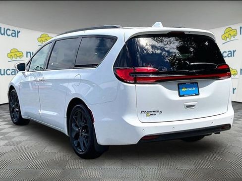 Used 2021 Chrysler Pacifica Touring-L w/ S Appearance Package FWD image 4