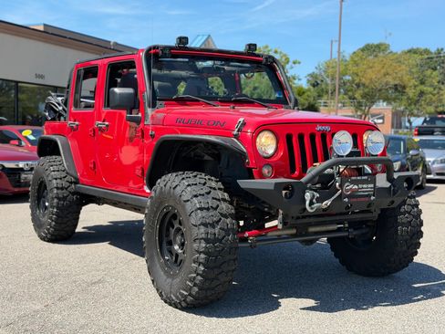 Used 2014 Jeep Wrangler Unlimited Rubicon w/ Connectivity Group AWD/4WD image 5