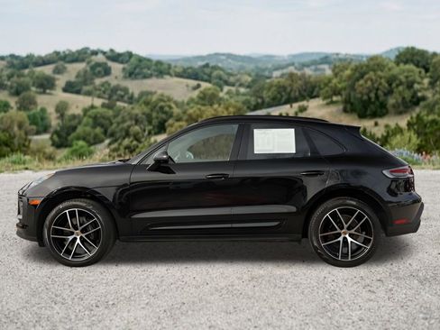 Used 2025 Porsche Macan AWD/4WD image 2
