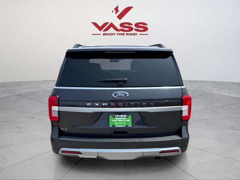 Used 2024 Ford Expedition XLT RWD image 4