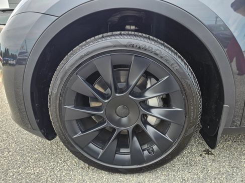 Used 2024 Tesla Model Y Long Range AWD/4WD image 35