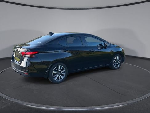 Used 2021 Nissan Versa SV FWD image 8