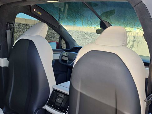 Used 2024 Tesla Model X image 17