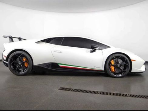 Used 2018 Lamborghini Huracan image 4