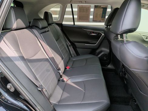 Used 2025 Toyota RAV4 Limited image 33