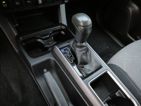 Certified 2022 Toyota Tacoma TRD Off-Road image 25