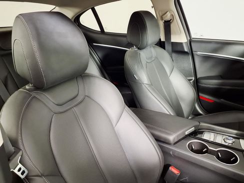 Certified 2025 Genesis G70 2.5T image 10