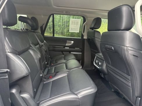 Used 2025 Ford Expedition Max Platinum AWD/4WD image 25