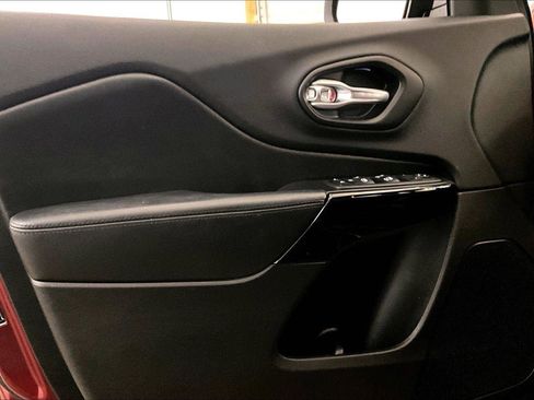 Used 2020 Jeep Cherokee Latitude Plus image 23