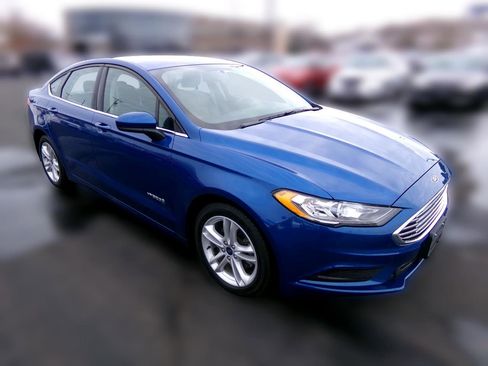 Used 2018 Ford Fusion SE image 1