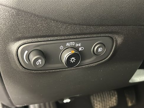 Used 2022 Chevrolet Equinox Premier AWD/4WD image 23