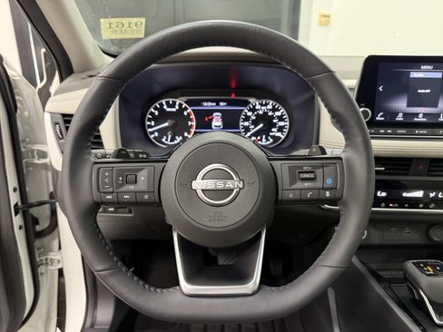 Used 2023 Nissan Rogue SV w/ SV Premium B Package FWD image 18