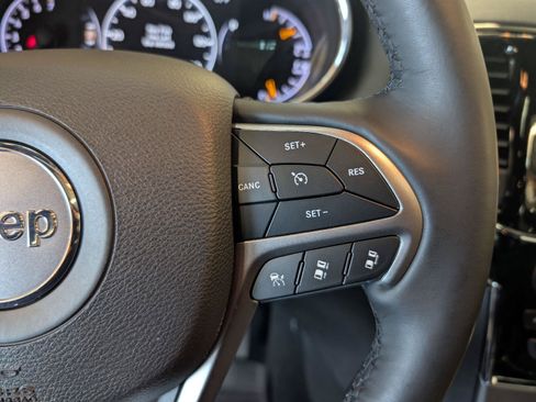 Used 2019 Jeep Grand Cherokee Limited w/ Luxury Group II AWD/4WD image 23