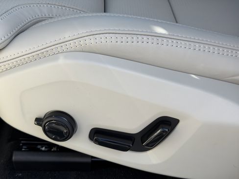 New 2026 Volvo XC60 B5 Ultra w/ Climate Package image 19