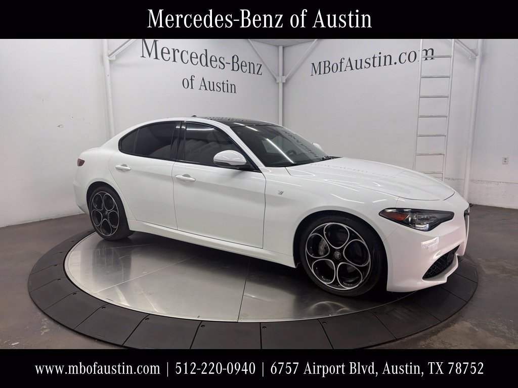 Used 2023 Alfa Romeo Giulia Ti RWD image 1