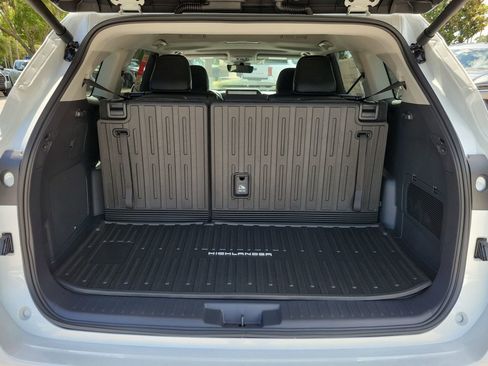 New 2026 Toyota Highlander Limited AWD/4WD image 8