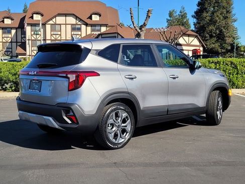 New 2026 Kia Seltos LX image 4