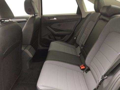 Used 2025 Volkswagen Jetta SE image 18