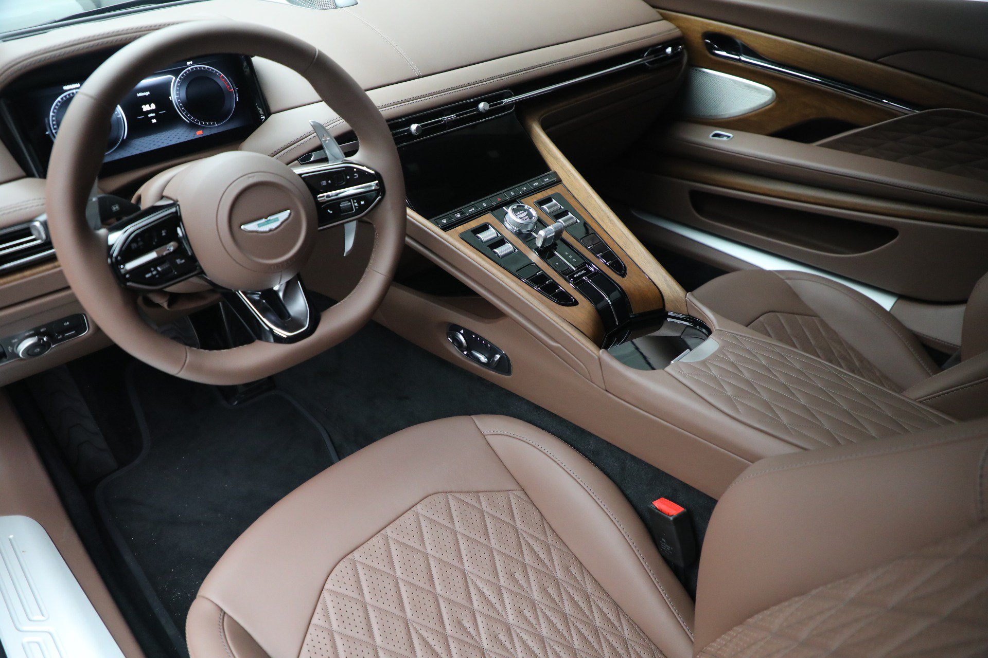 Used 2025 Aston Martin DB12 Coupe RWD image 17
