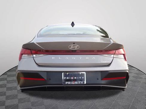 Used 2024 Hyundai Elantra Limited FWD image 3