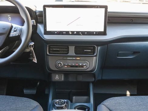 New 2025 Ford Maverick XL image 13