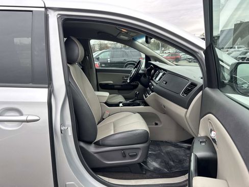 Used 2016 Kia Sedona SX image 15