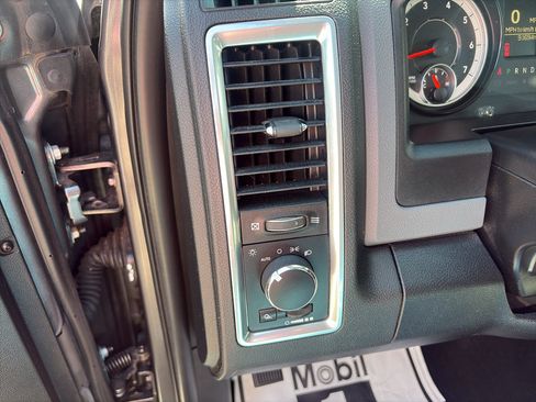 Used 2019 RAM 1500 Classic SLT RWD image 26