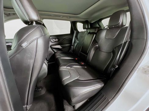 Used 2021 Jeep Cherokee Limited image 25