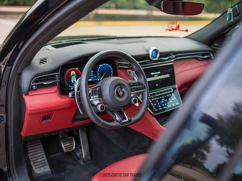 Used 2023 Maserati Grecale Modena image 41