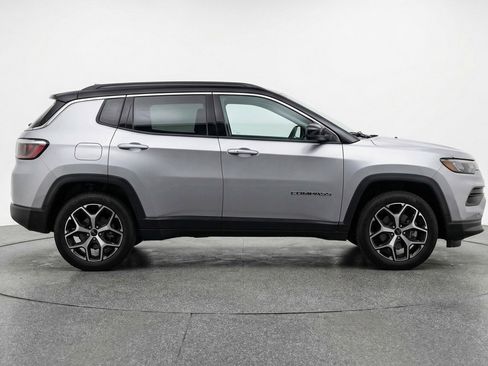 Used 2025 Jeep Compass Limited AWD/4WD image 11