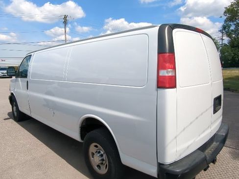 Used 2021 Chevrolet Express 3500 Extended w/ Driver Convenience Package RWD image 3
