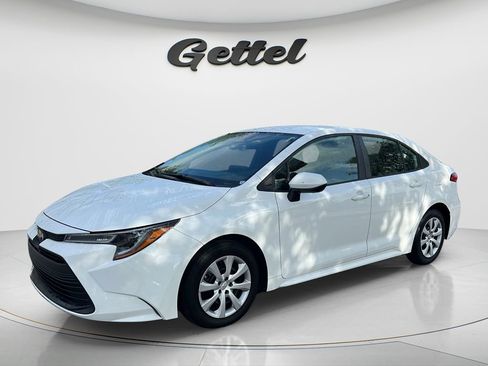 Certified 2024 Toyota Corolla LE FWD image 1
