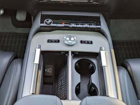 New 2025 Lincoln Navigator Reserve AWD/4WD image 18