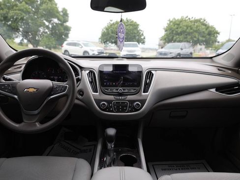 Used 2022 Chevrolet Malibu LT FWD image 13