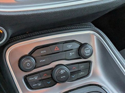 Used 2022 Dodge Challenger SXT image 16