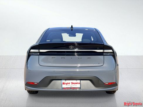 New 2026 Toyota Prius Plug-In Hybrid FWD image 5