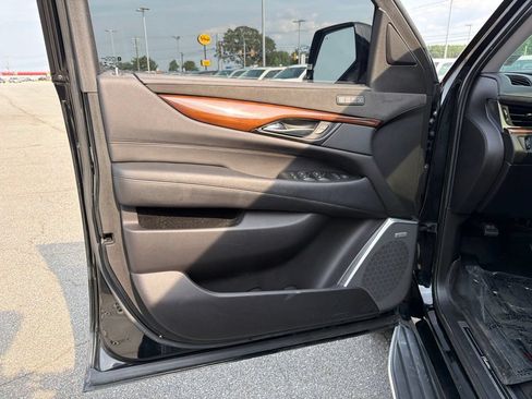 Used 2019 Cadillac Escalade Luxury AWD/4WD image 13
