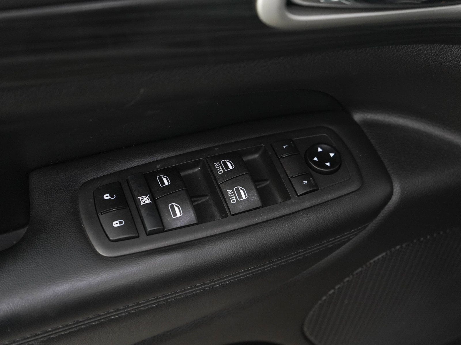 Used 2021 Jeep Grand Cherokee Laredo AWD/4WD image 19