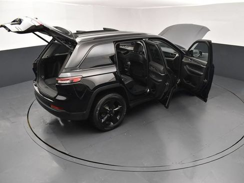 Used 2023 Jeep Grand Cherokee Limited w/ Black Appearance Package AWD/4WD image 30
